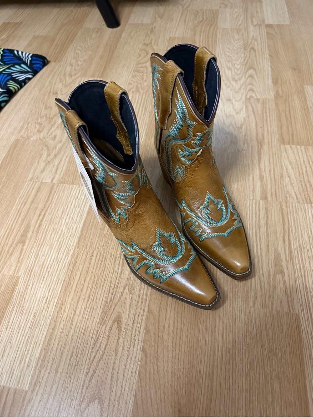 Women's Tan Western Cowgirl Boots with Turquoise Stitching